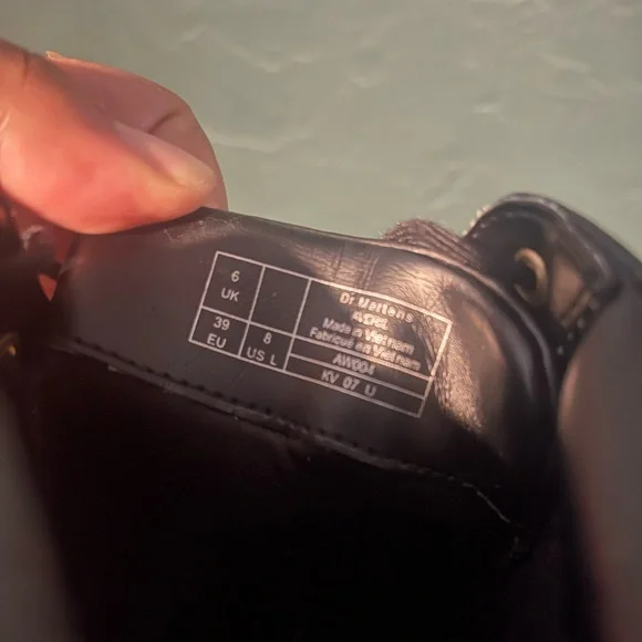 Offers Welcome! Dr. Martens Averil 6 Eye Leather Heeled Ankle Leather Boots - Picture 7 of 7